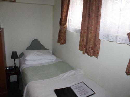 The Knoll Guesthouse Newport  Room photo