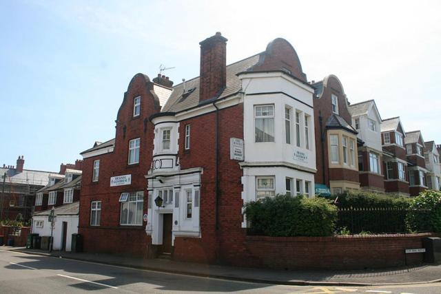 The Knoll Guesthouse Newport  Exterior photo